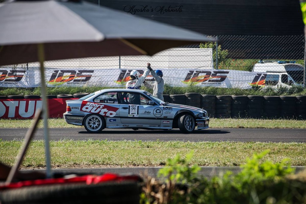 1048342_583195031720146_554801455_o